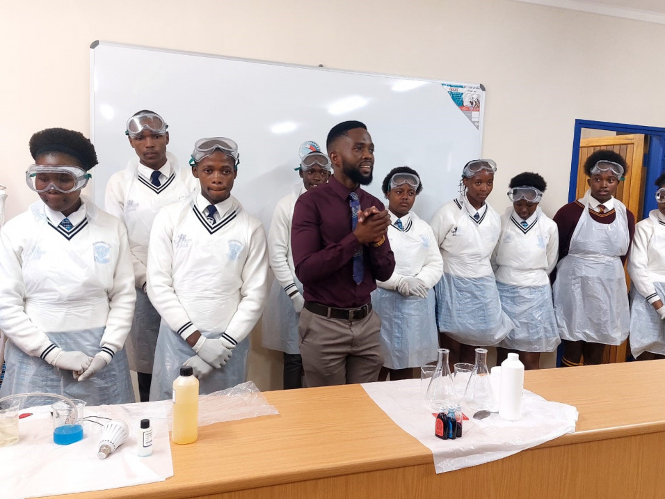 Mehlomakhulu High School in Joe Gqabi District presented with science kit and lab