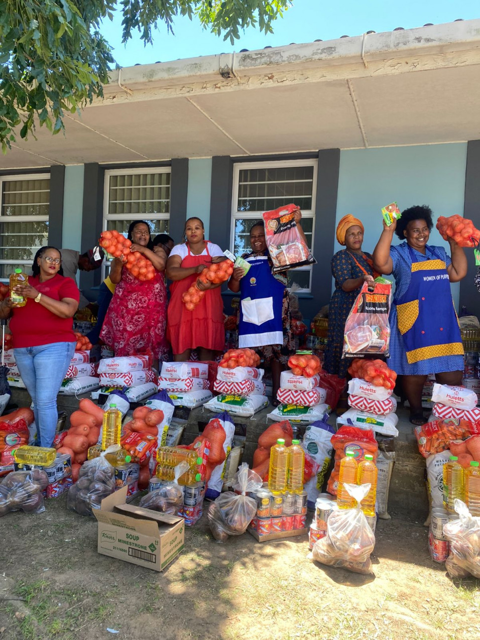 EC Education MEC spreads the spirit of giving to general workers