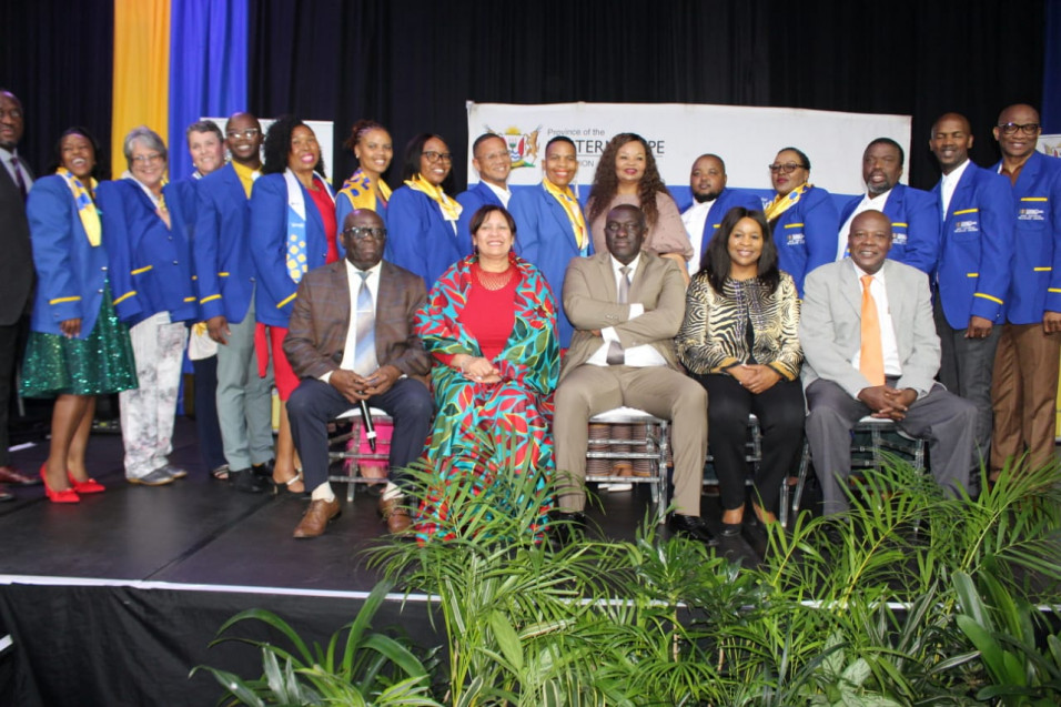 ISEBE LEZEMFUNDO LIWONGE OOMPONDO ZIHLANJIWE BABAFUNDISI-NTSAPHO EMPUMA KOLONI