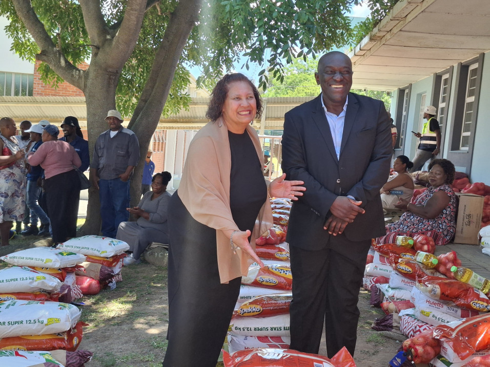 EC EDUCATION'S HEARTWARMING CHRISTMAS SURPRISE FOR GENERAL WORKERS